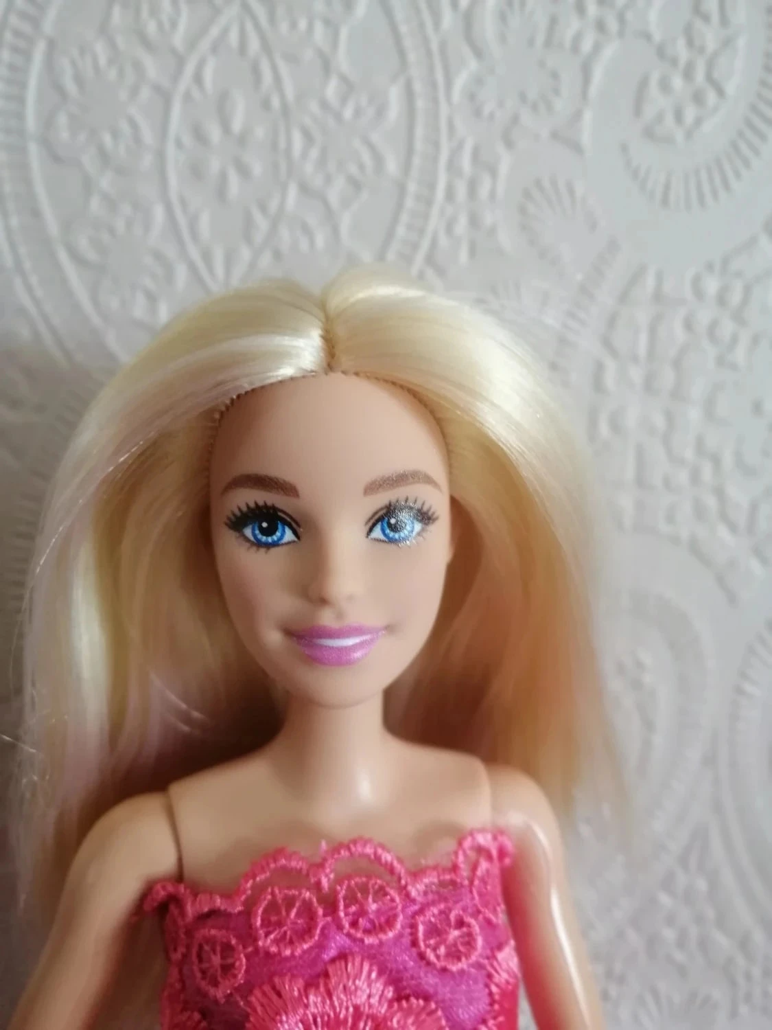 Jolie Barbie en tenue dentelle – photo 2